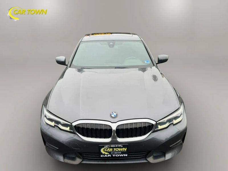 Vehicle photo 3