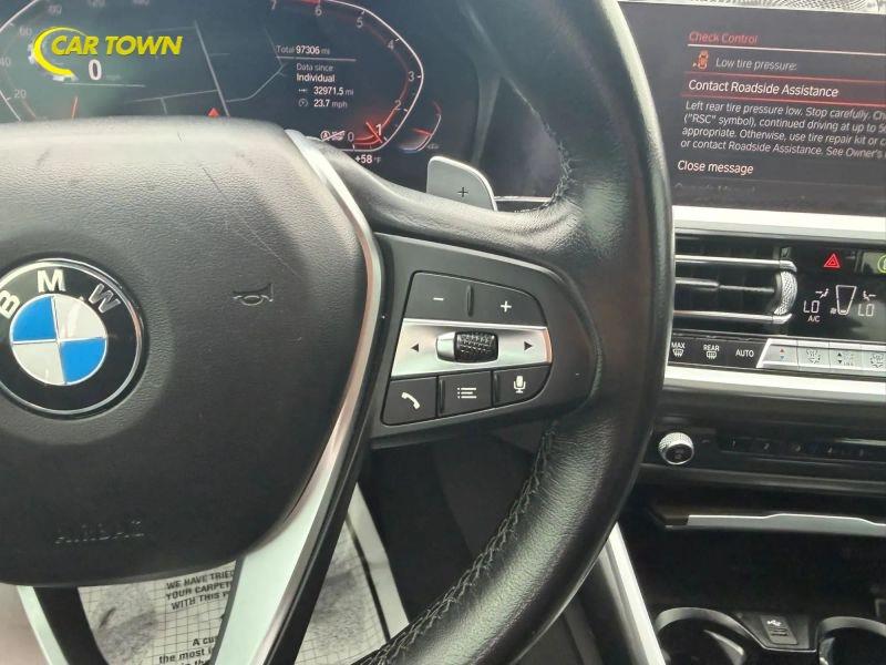 Vehicle photo 30
