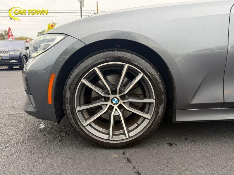 Vehicle photo 33