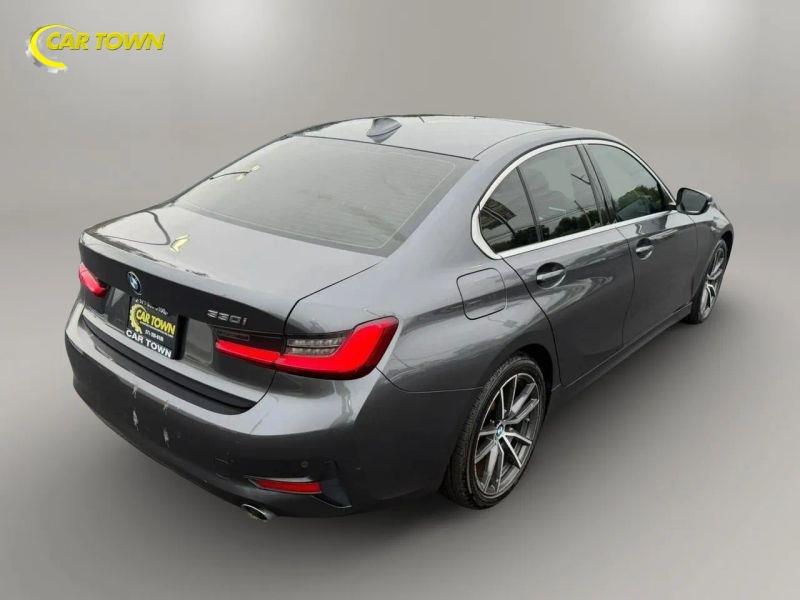 Vehicle photo 8