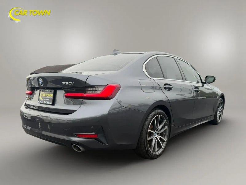 Vehicle photo 9