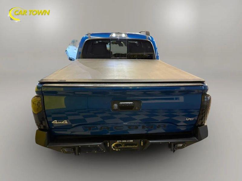 Vehicle photo 10
