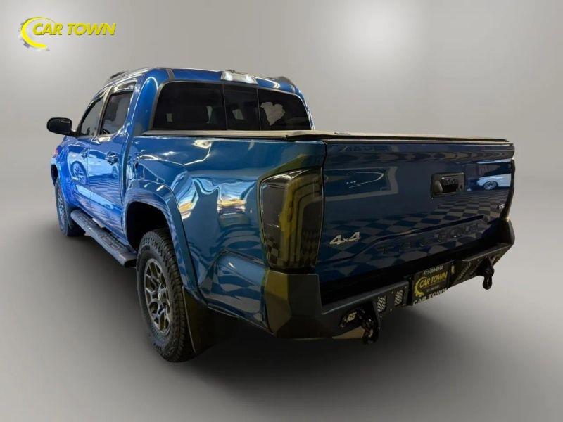 Vehicle photo 13