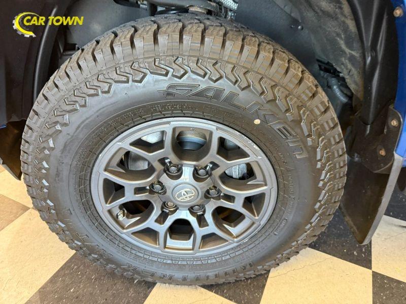 Vehicle photo 15