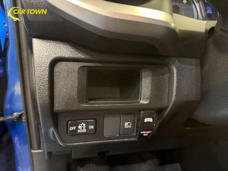 Vehicle photo 19
