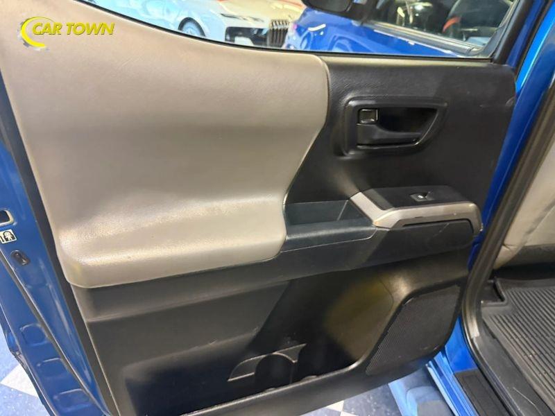 Vehicle photo 23
