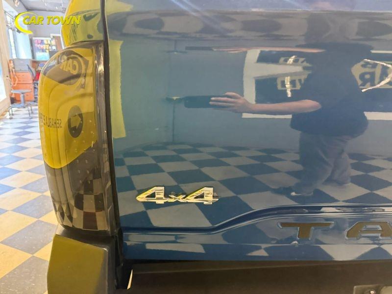 Vehicle photo 32