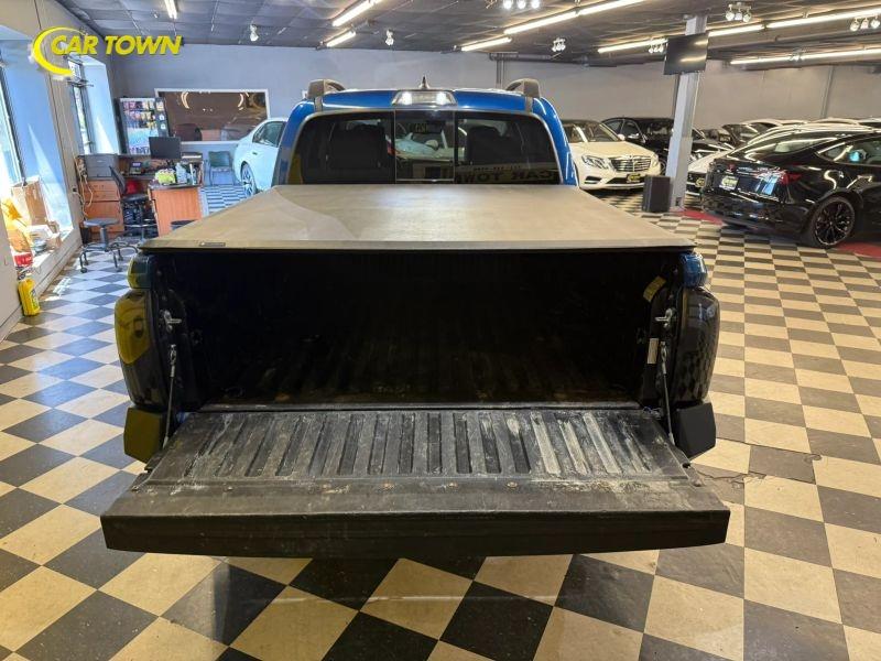 Vehicle photo 33
