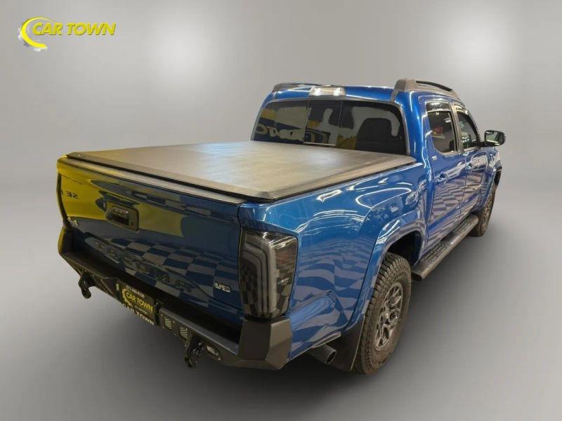 Vehicle photo 8