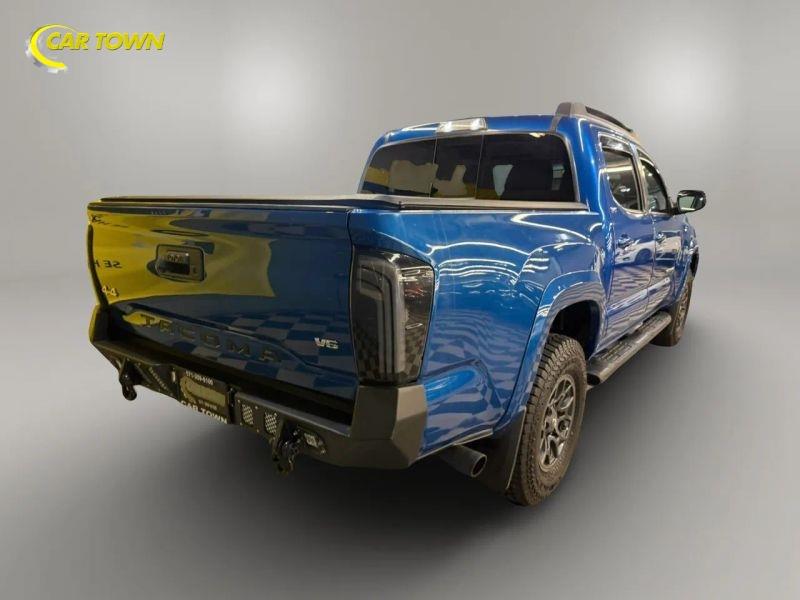 Vehicle photo 9