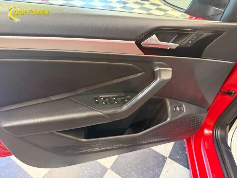 Vehicle photo 19