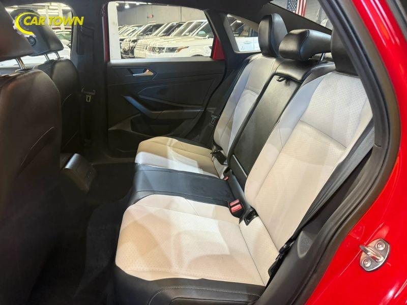 Vehicle photo 20