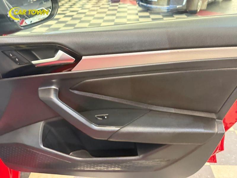 Vehicle photo 25
