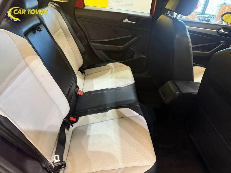 Vehicle photo 26