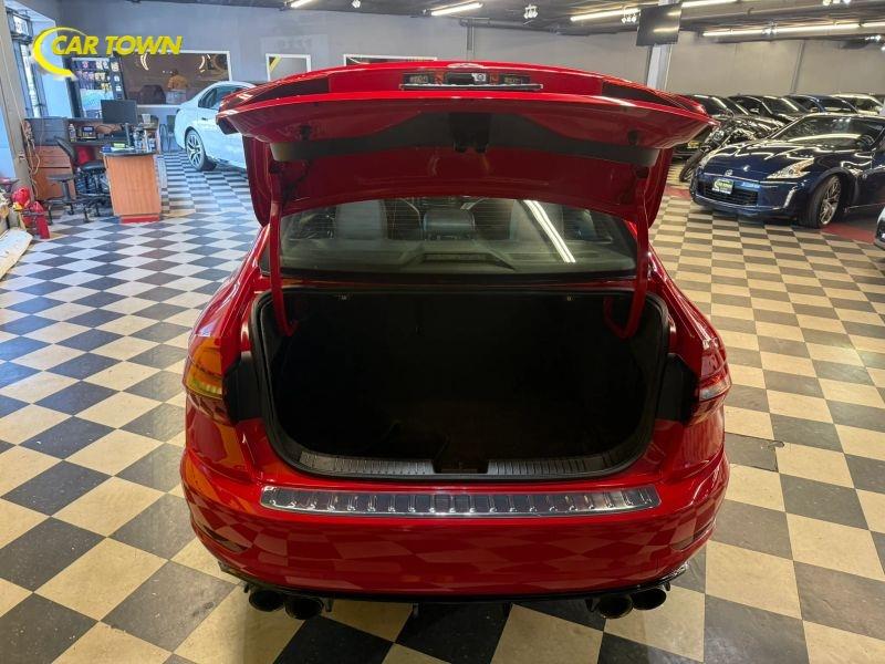 Vehicle photo 30