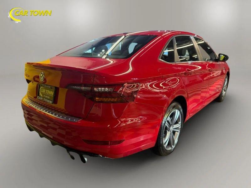 Vehicle photo 9