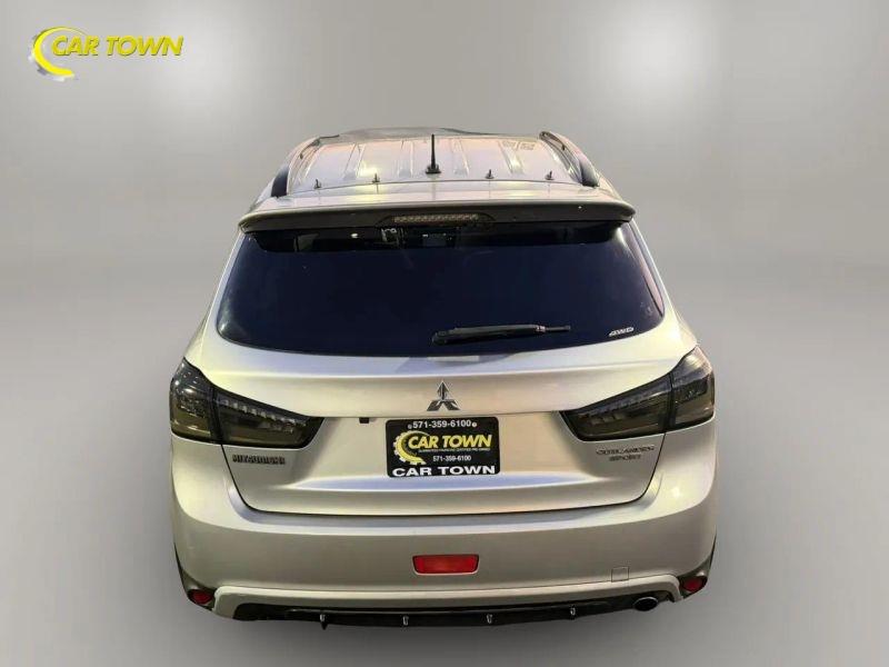Vehicle photo 10