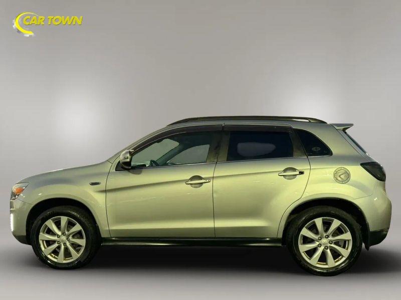 Vehicle photo 14