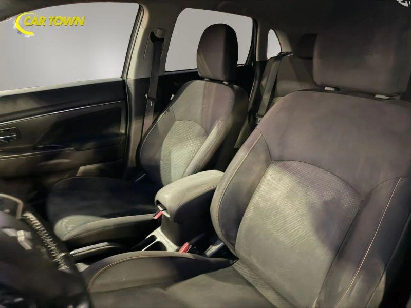 Vehicle photo 16