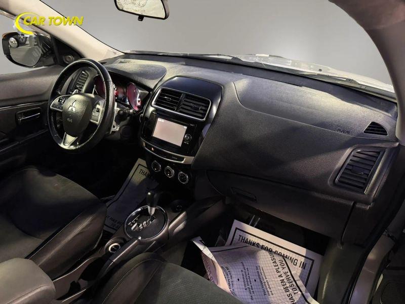 Vehicle photo 18