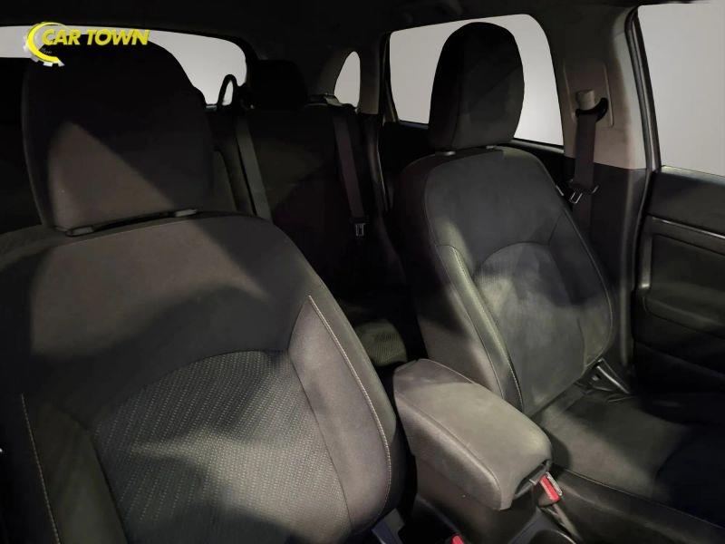 Vehicle photo 19