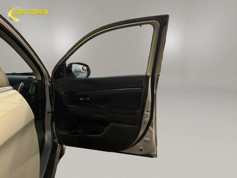 Vehicle photo 20
