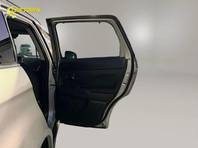 Vehicle photo 22
