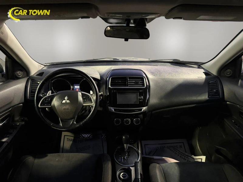 Vehicle photo 25