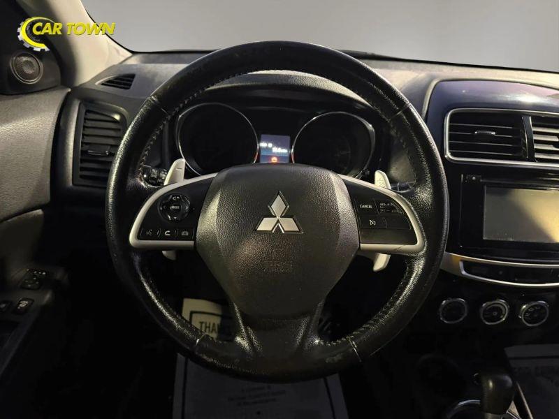 Vehicle photo 26
