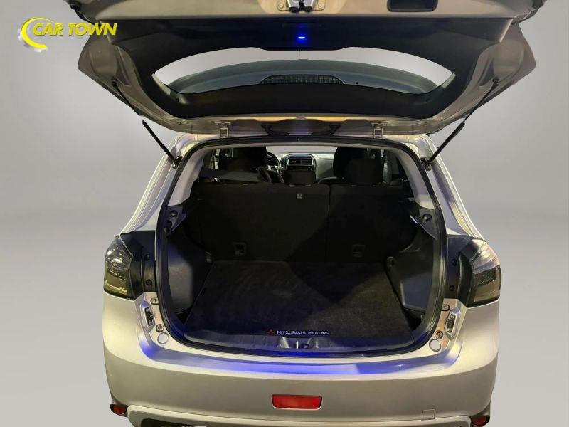 Vehicle photo 27