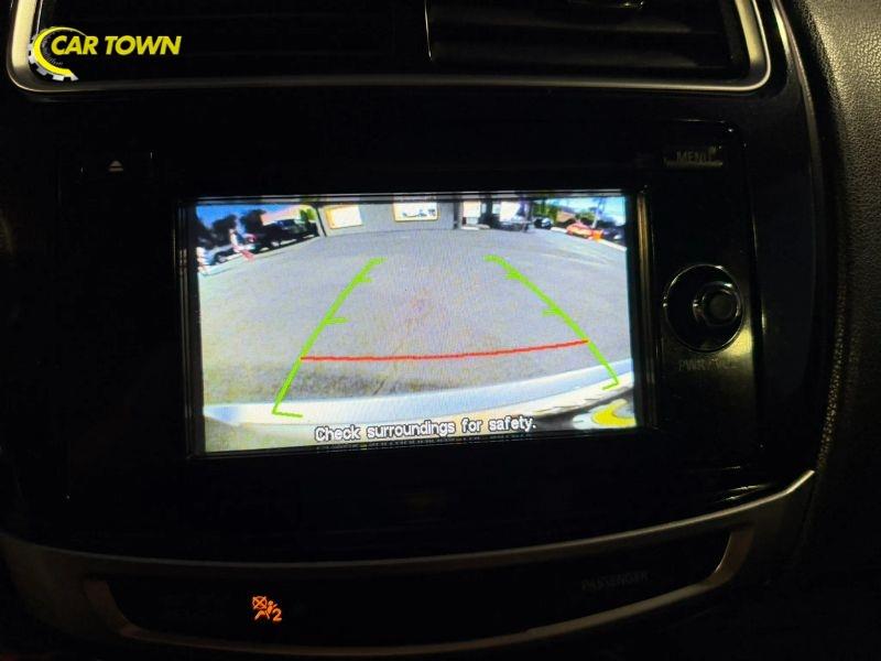 Vehicle photo 28