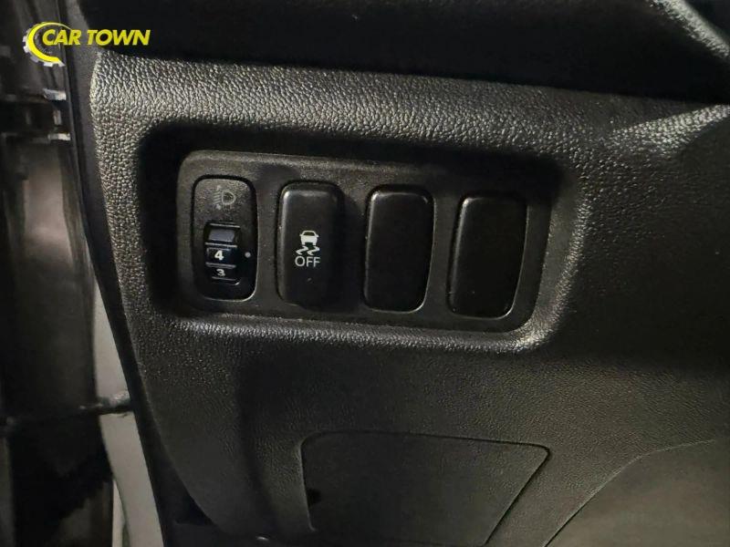 Vehicle photo 32