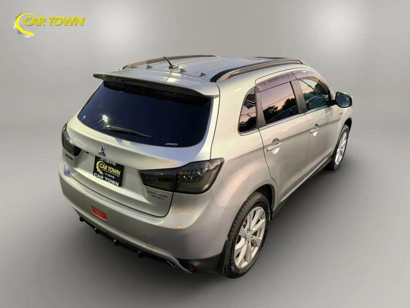 Vehicle photo 8