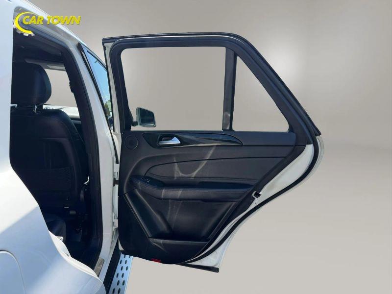 Vehicle photo 16