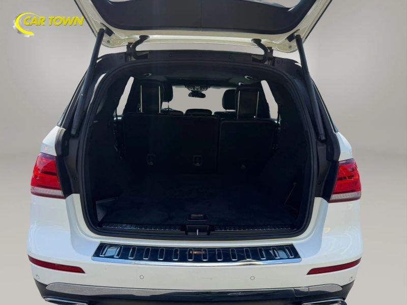 Vehicle photo 19