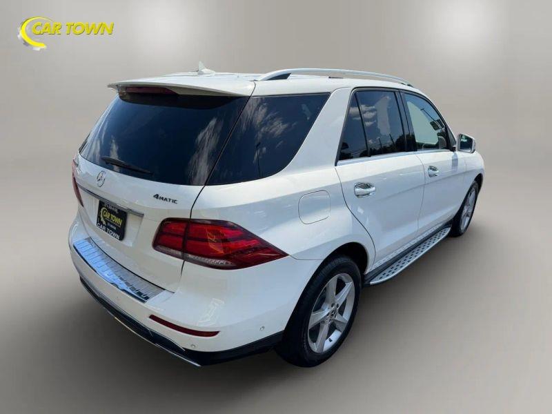 Vehicle photo 21