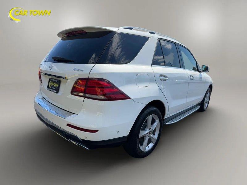 Vehicle photo 22
