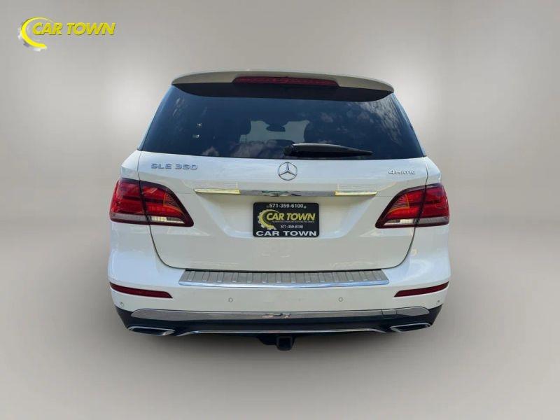 Vehicle photo 24
