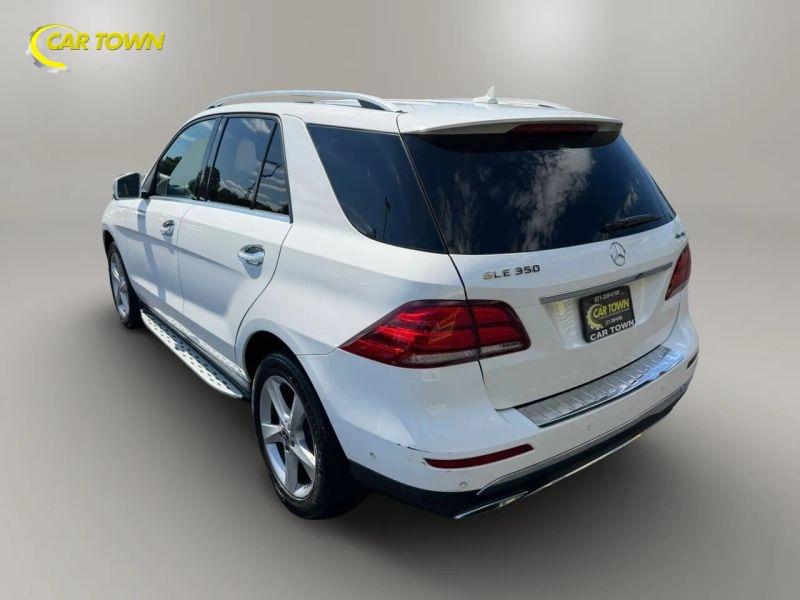 Vehicle photo 25