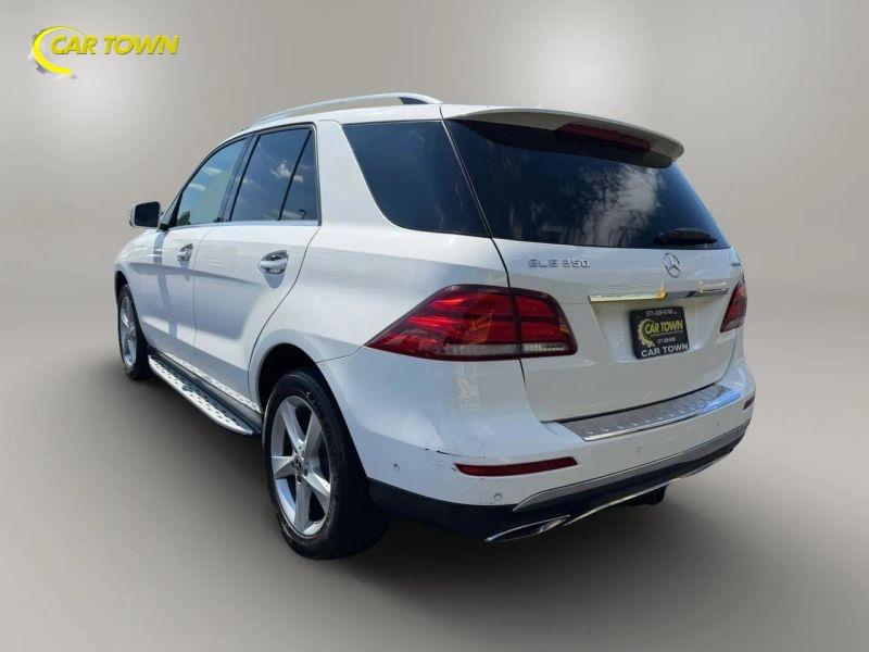 Vehicle photo 26