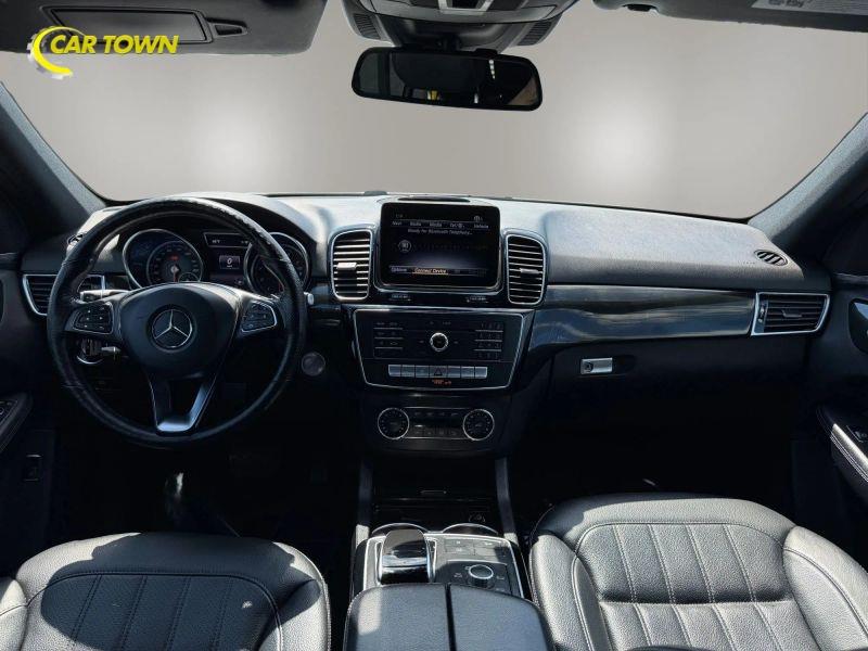 Vehicle photo 28