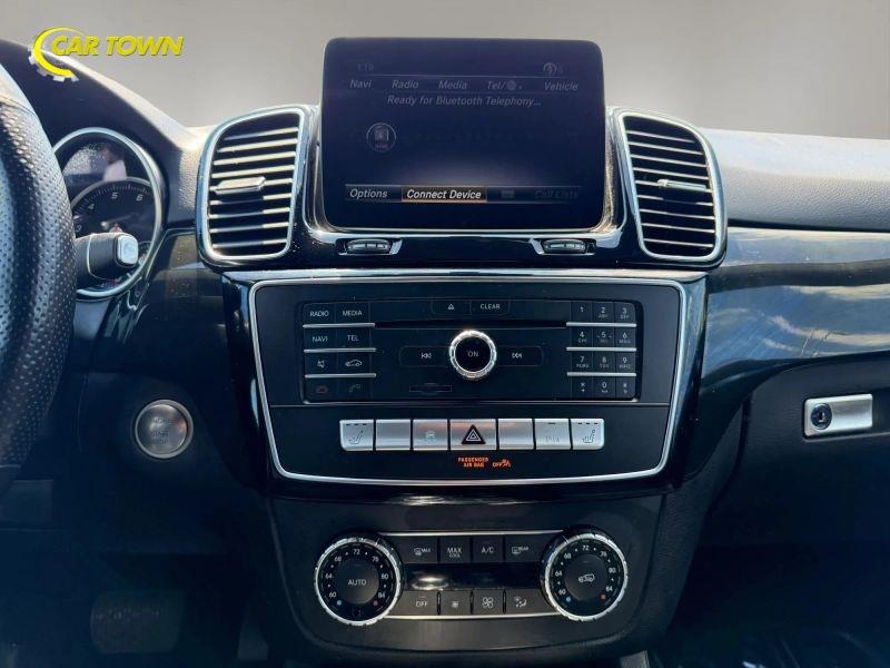 Vehicle photo 29