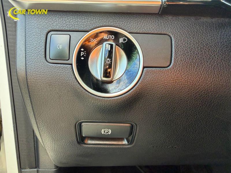 Vehicle photo 31