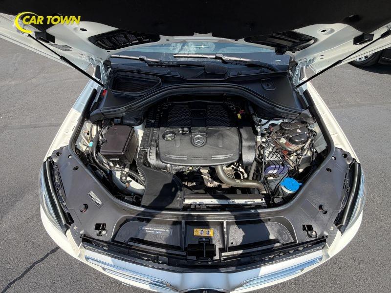 Vehicle photo 34