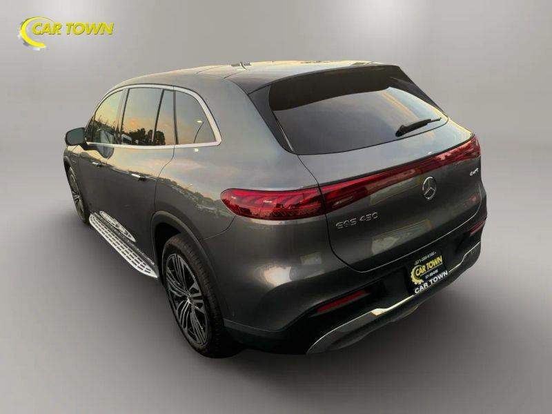 Vehicle photo 12