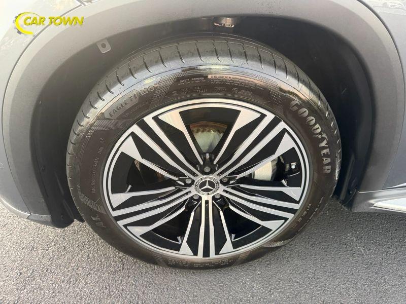 Vehicle photo 15