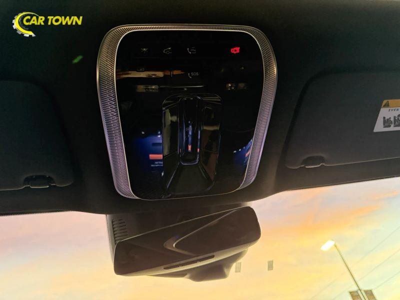 Vehicle photo 28