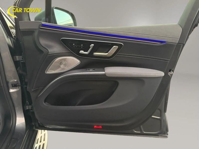 Vehicle photo 31