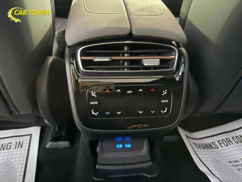 Vehicle photo 36