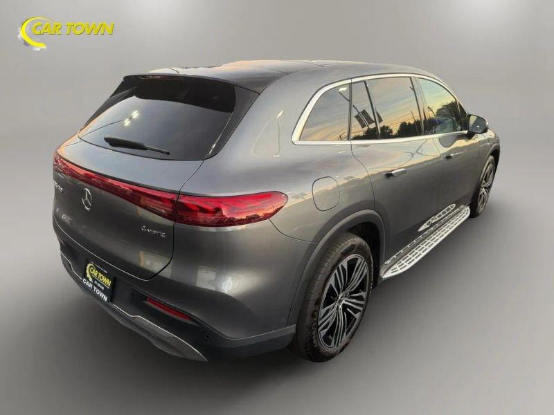 Vehicle photo 8